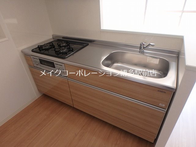 キッチン　同施工・別物件のイメージ写真となります。