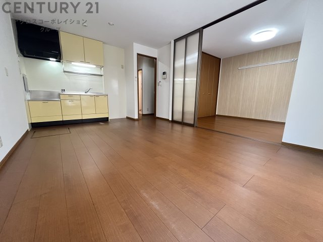 居室・リビング　壁付けキッチンでスペースを有効活用できます！