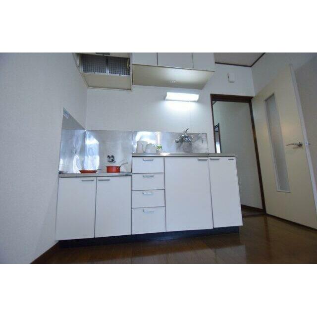 キッチン　2口コンロが置けます 前回募集時の写真です。家具等はつきませ