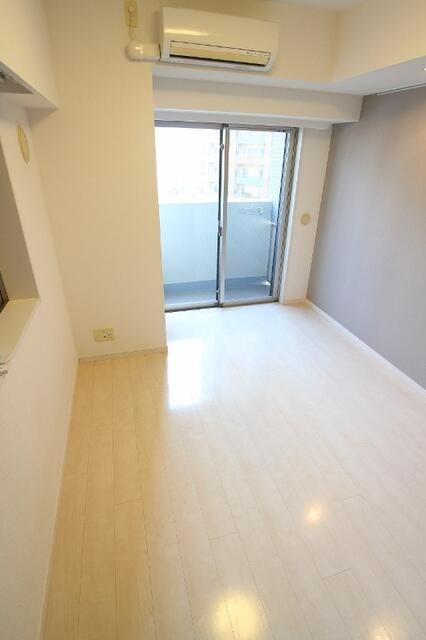 居室・リビング　こちらの居間で趣味の時間をお楽しみください