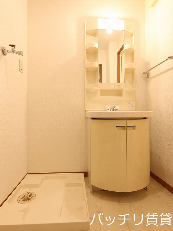 洗面設備　別号室タイプの為、現状を優先致します。