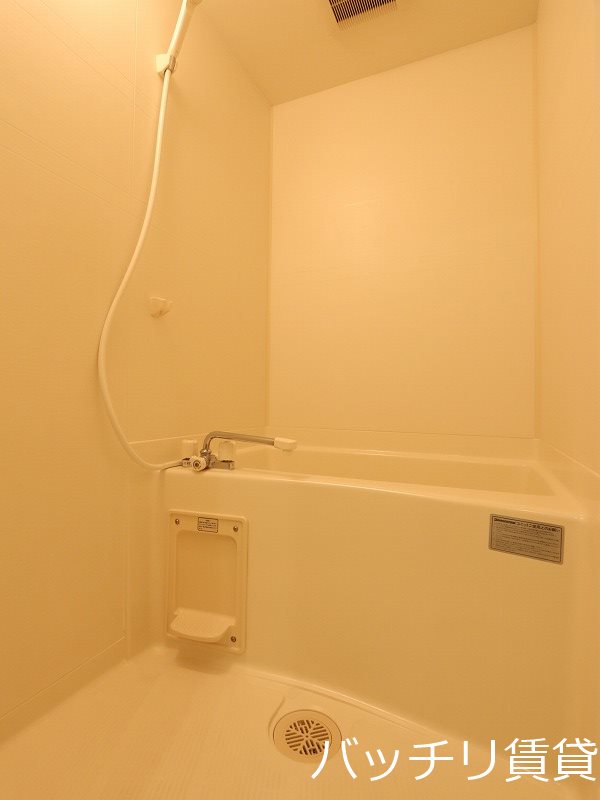 バス・シャワールーム　別号室タイプの為、現状を優先致します。