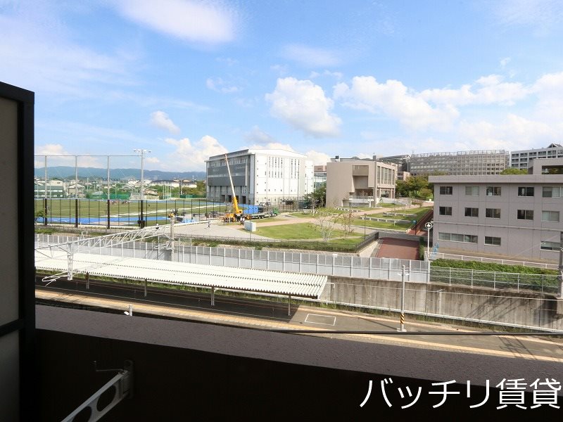 バルコニー　別号室タイプの為、現状を優先致します。