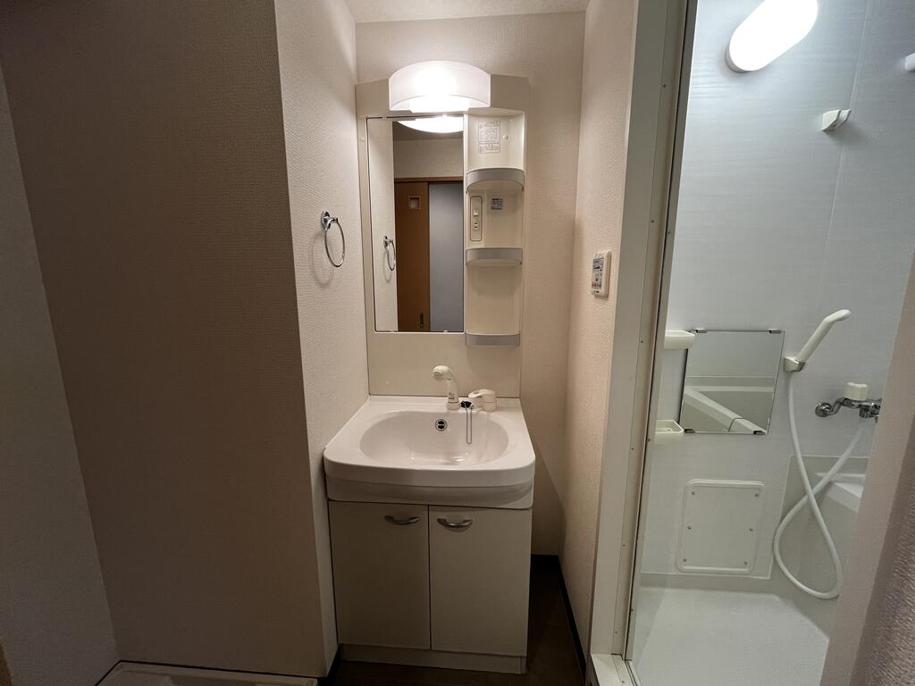 洗面設備　独立・シャワー付洗面化粧台♪（同仕様写真）