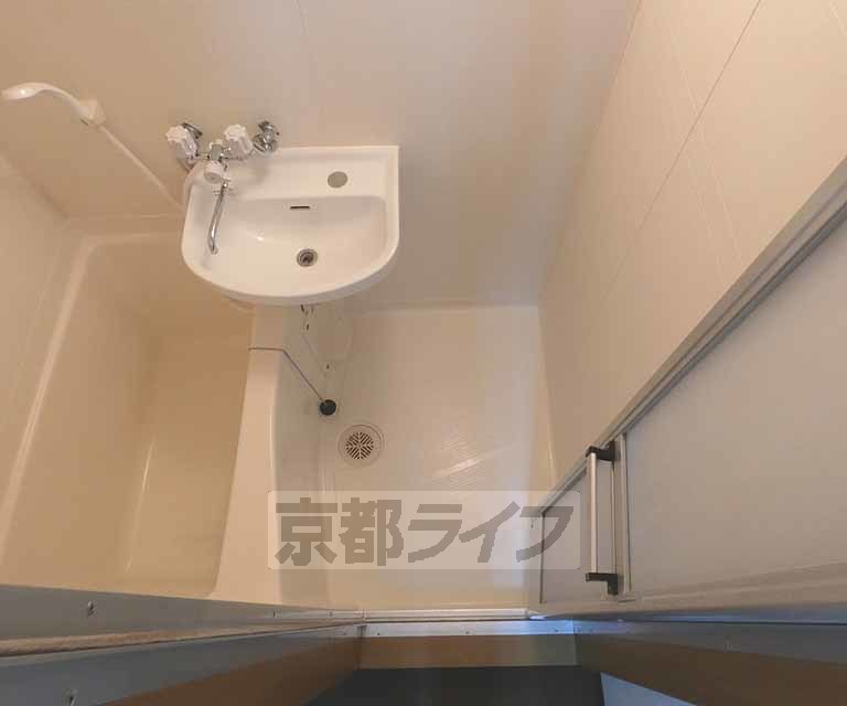 バス・シャワールーム　バスルームです。