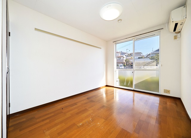 居室・リビング　6帖洋室、照明付です。