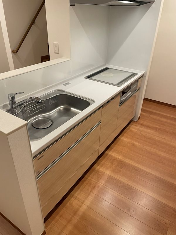 キッチン　広々シンク・3口IHコンロ・食洗器・パントリー付き