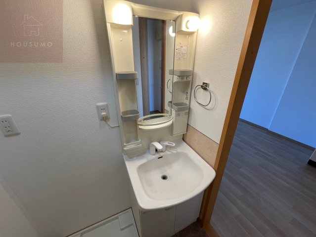 洗面設備　独立洗面台で身支度をすべて済ませてしまいましょう