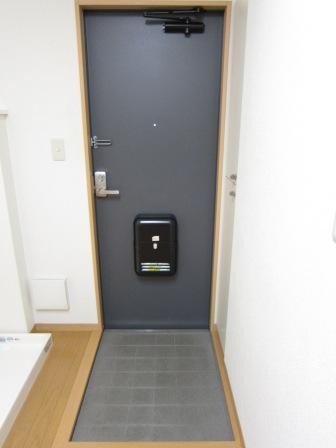 メゾンエストの玄関写真