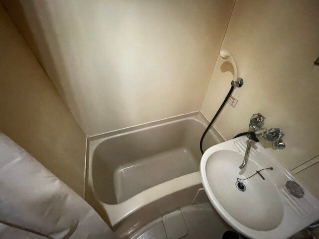 バス・シャワールーム　モデルルーム写真です。