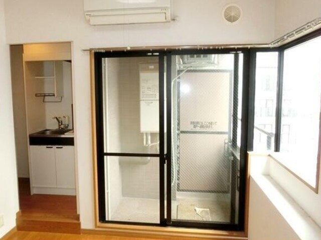 バルコニー　バルコニーあります