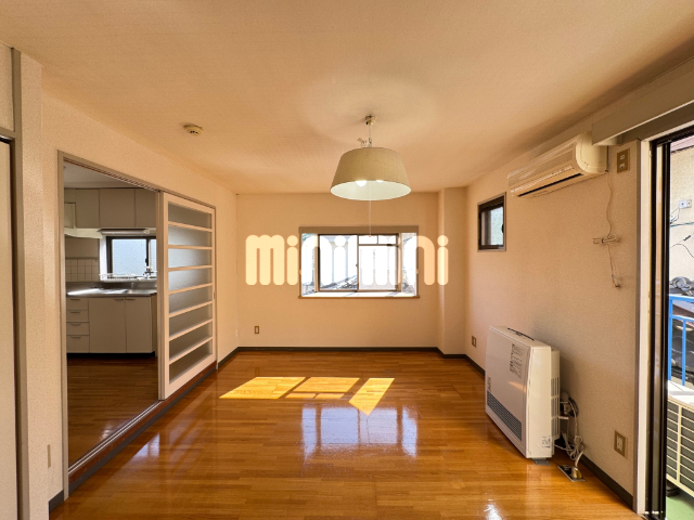 居室・リビング　同一物件、別部屋の写真です。