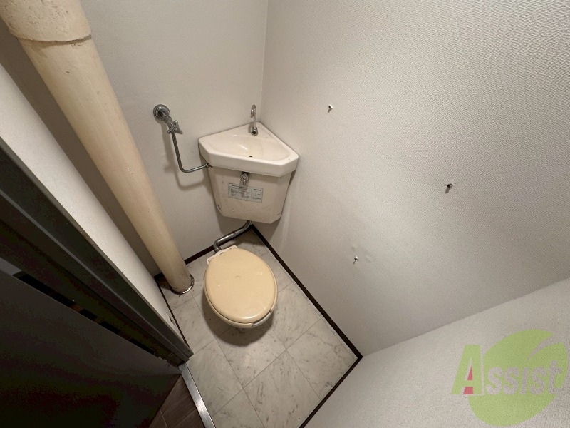 トイレ　こちらはトイレです。清潔感があり、安心して使用できます。