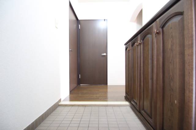 玄関　玄関からのお部屋の雰囲気です。