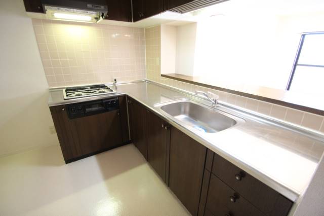 キッチン　Ｌ字型のキッチンがお料理しやすいですね。