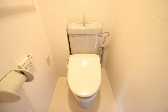 トイレ　ウォシュレット付きのトイレです。