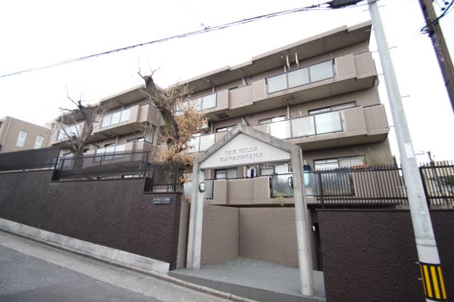 建物外観　タイル貼りの綺麗な外観です。