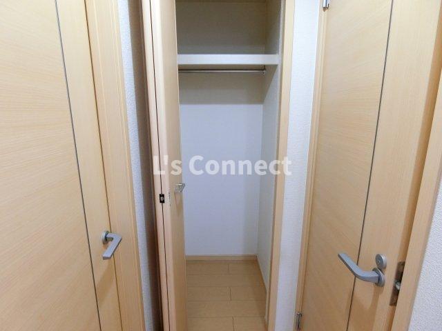 その他設備　廊下にもクローゼット付き。