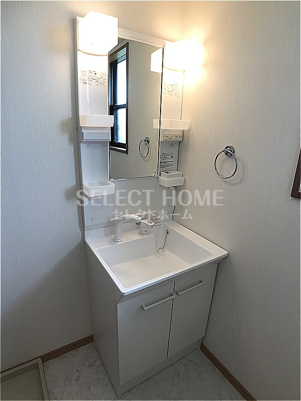 洗面設備　使いやすい独立洗面台です