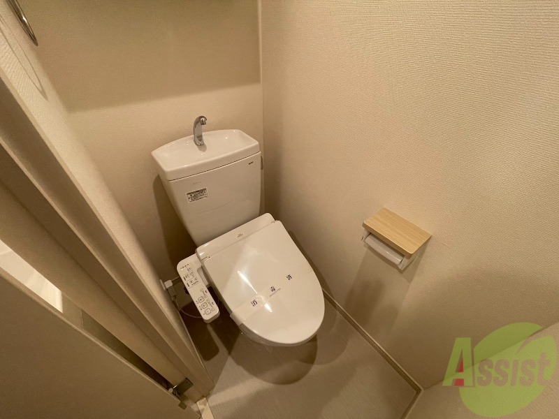 トイレ　トイレはこちらのウォシュレット付きになりますね。