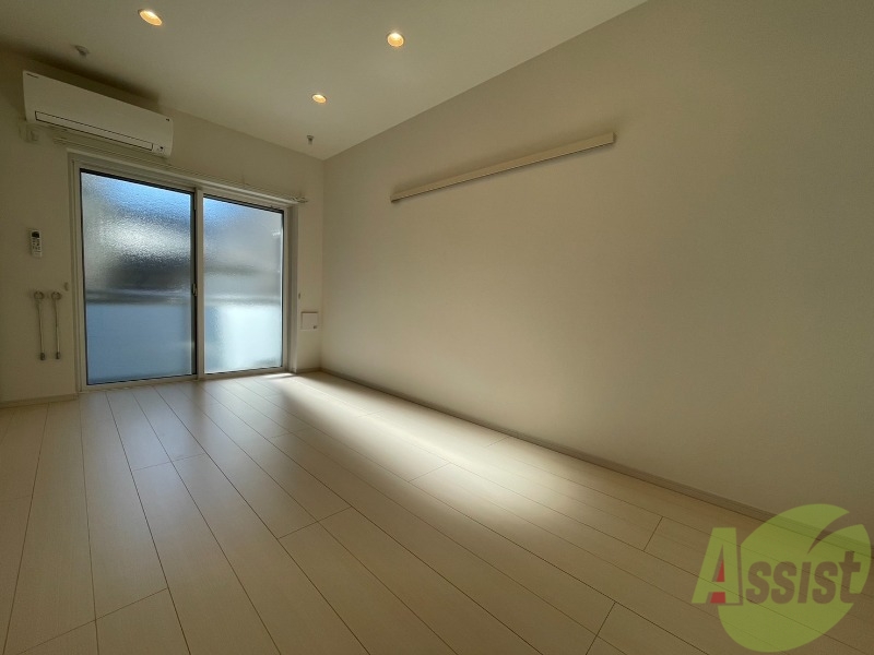 居室・リビング　１Ｋフロリーーングのお部屋の写真です！清潔感がありますね。