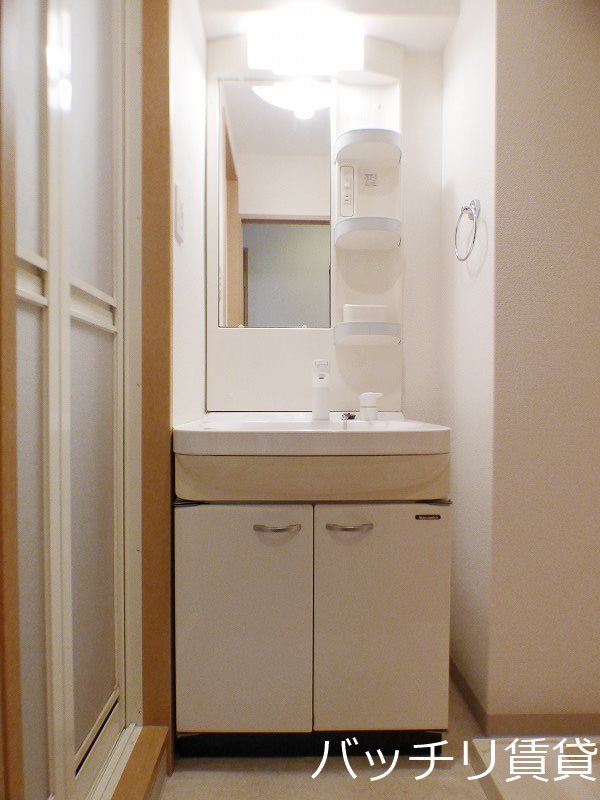 洗面設備　画像は別号室タイプの為、現状を優先致します。