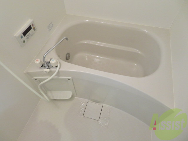 バス・シャワールーム　こちらはお風呂。一日の疲れをここで癒してください。