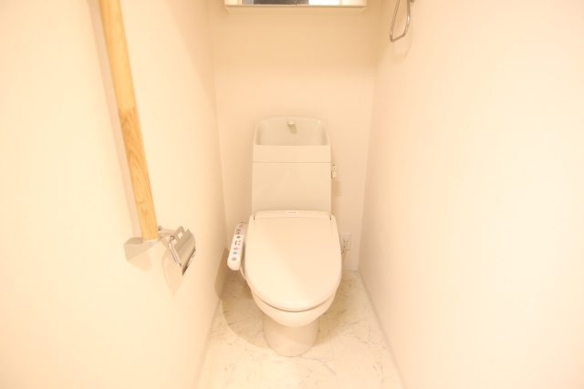 トイレ　※別室の参考写真の為、現況優先です。