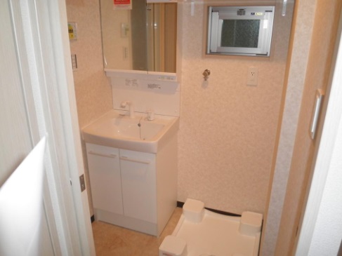 洗面設備　コンパクトで使いやすい洗面所