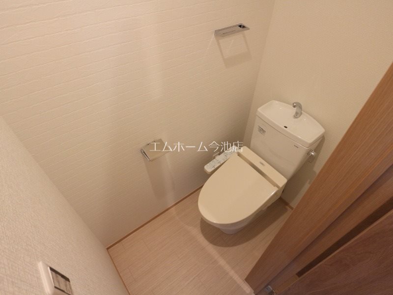 トイレ　温水洗浄便座付トイレ