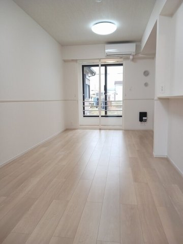 居室・リビング　こちらの居間で趣味の時間をお楽しみください