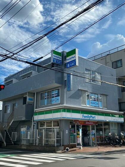 コンビニ　ファミリーマート西ケ丘一丁目店（コンビニ）まで77m