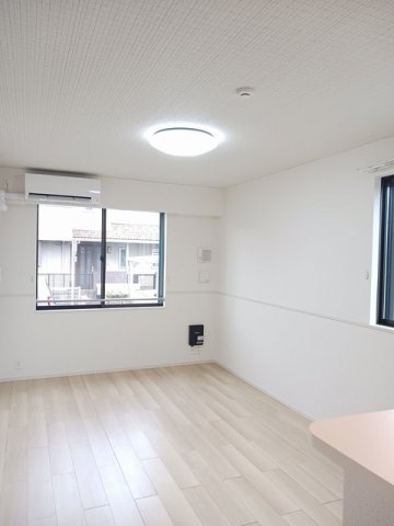 居室・リビング　こちらの居間で趣味の時間をお楽しみください