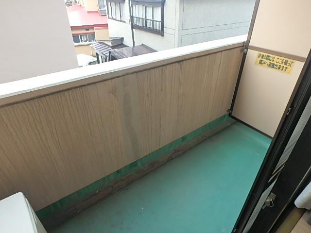 バルコニー　洗濯物が干せますよ。