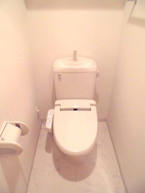 トイレ　温水洗浄暖房便座
