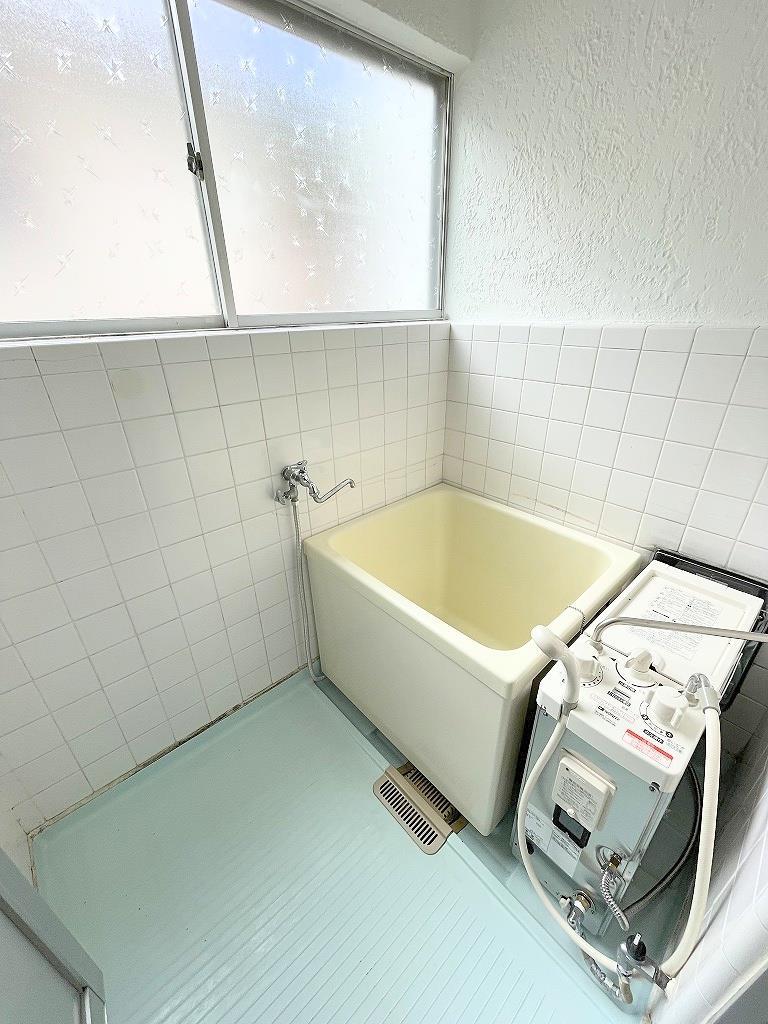 バス・シャワールーム　追い焚き機能付き（バランス釜）