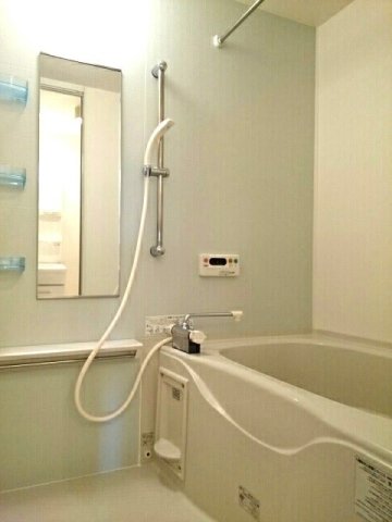 バス・シャワールーム　コンパクトで使いやすいお風呂です