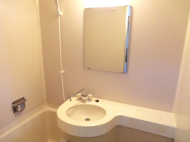 洗面設備　浴室内に洗面台付き！