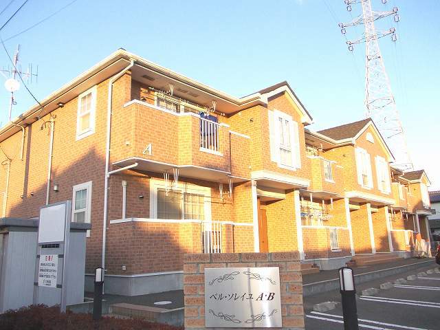 建物外観　前面駐車場で日当たり確保！明るいお部屋気持ちがいいですね☆