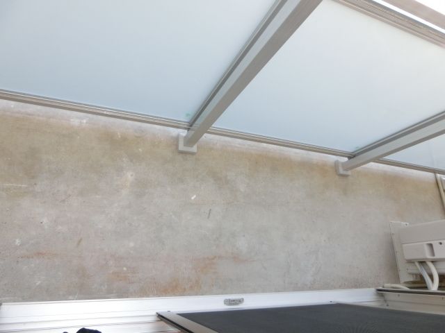 バルコニー　明るいバルコニー