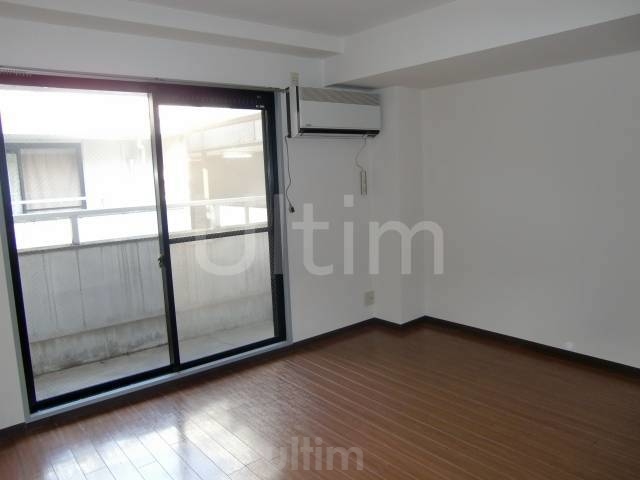 居室・リビング　室内