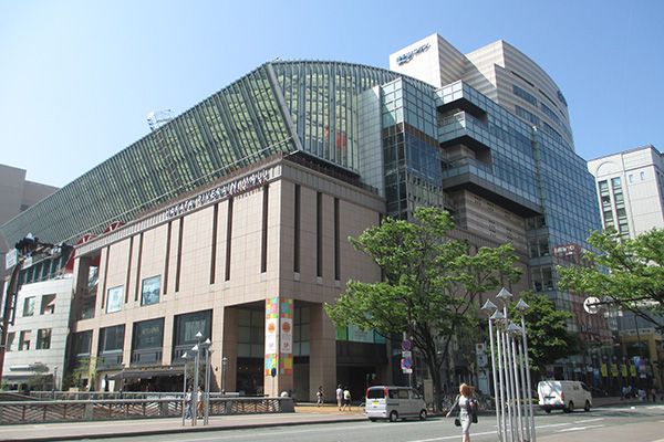 ショッピングセンター　博多リバレインモールby　TAKASHIMAYA（ショッピングセンター）まで590m