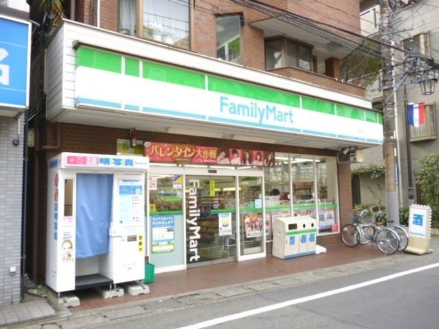 コンビニ　ファミリーマート（コンビニ）まで678m