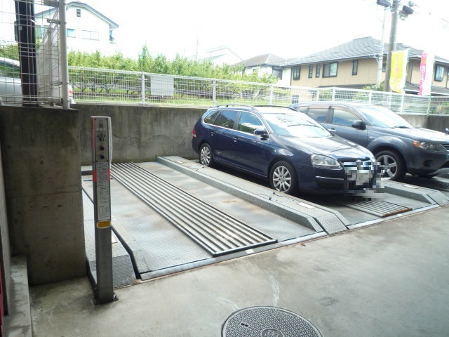 駐車場　駐車場（空き、サイズ要確認）