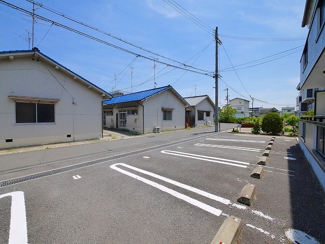 駐車場　駐車場に車を止められます