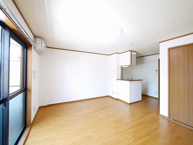 その他部屋・スペース　開放的な寝室です