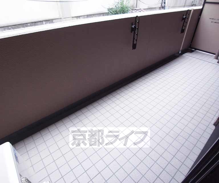 バルコニー　幅のとても広いバルコニーです。