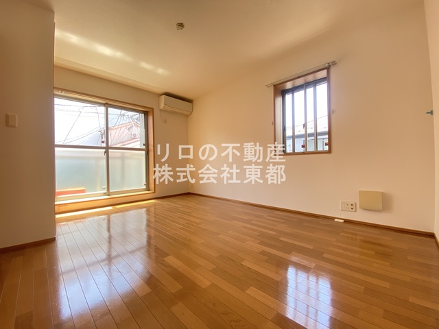 居室・リビング　南向きなので暖かな日差しが入りますね♪