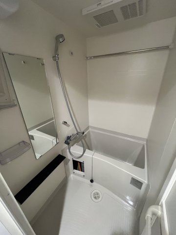 バス・シャワールーム　※写真は同じマンションの違う部屋のものになります。