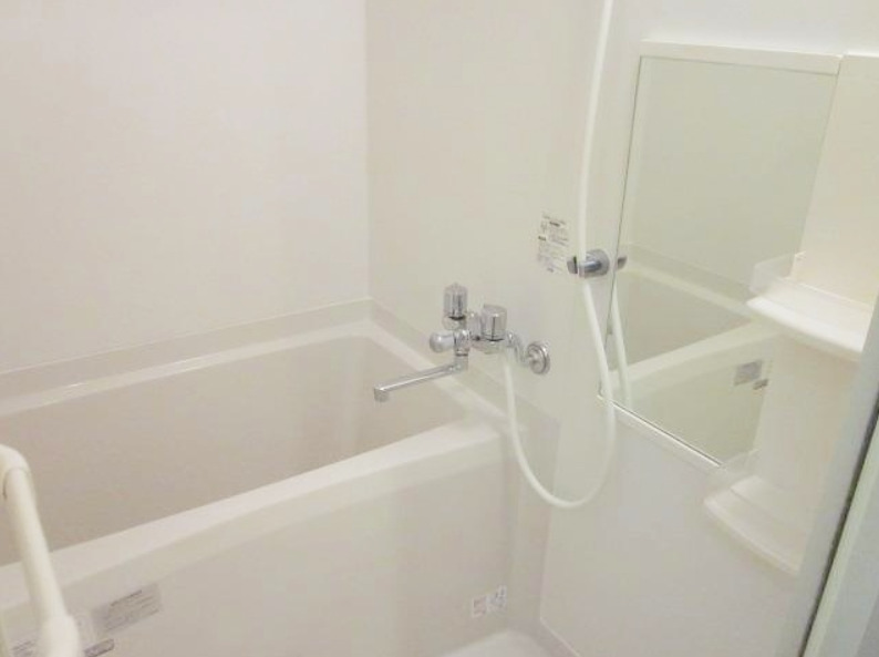 バス・シャワールーム　【角部屋・南向きで明るいお部屋です♪】